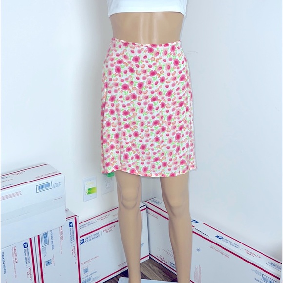 H&M floral skirt - Picture 1 of 11